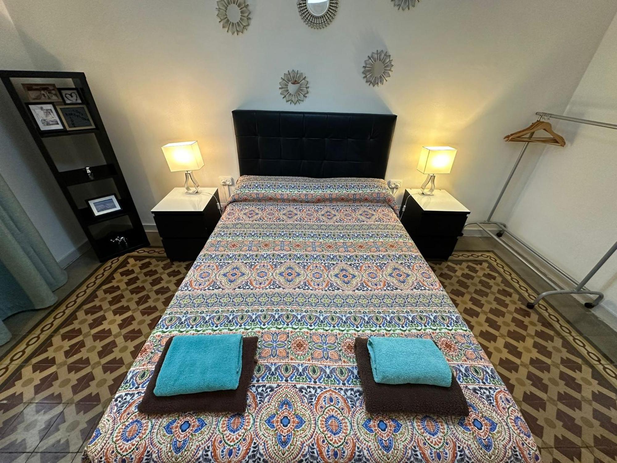 Rooms Rumila Барселона Экстерьер фото